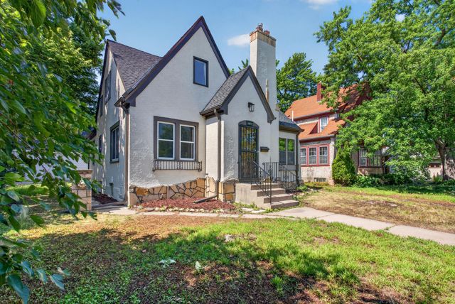 3807 Hubbard Avenue N, Robbinsdale, MN 55422