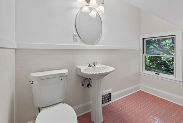 3807 Hubbard Avenue N, Robbinsdale, MN 55422