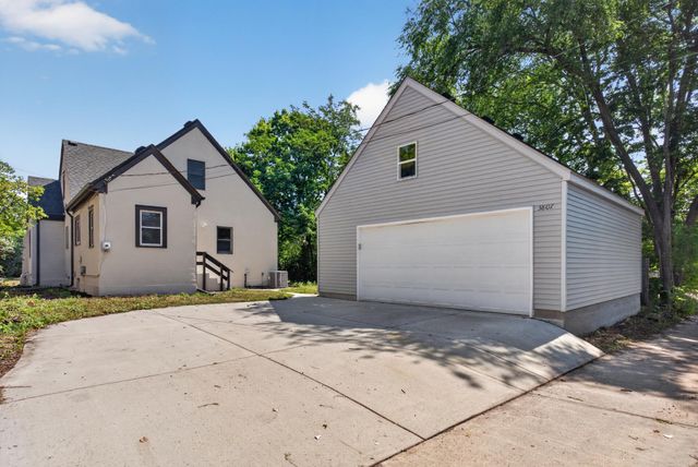 3807 Hubbard Avenue N, Robbinsdale, MN 55422