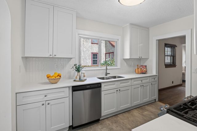 3807 Hubbard Avenue N, Robbinsdale, MN 55422