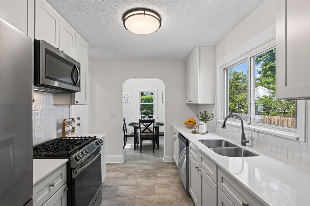 3807 Hubbard Avenue N, Robbinsdale, MN 55422 — photo 5