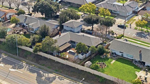 27 27 Barrie Dr, Pittsburg, CA 94565