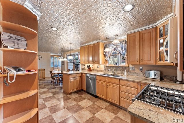 8009 Thyme Circle, Clay, NY 13090