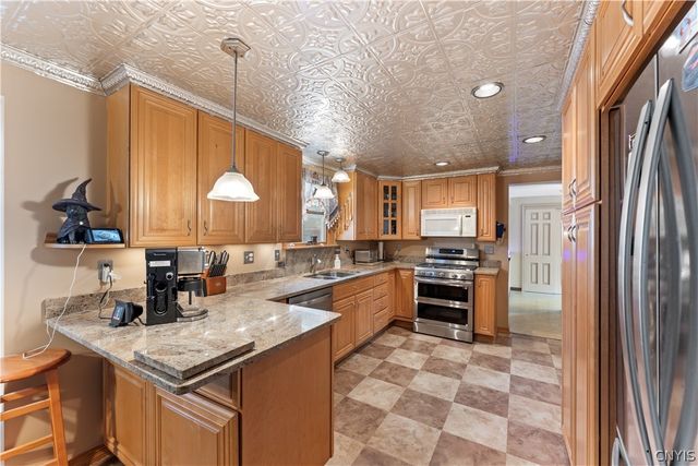 8009 Thyme Circle, Clay, NY 13090