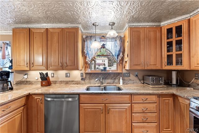 8009 Thyme Circle, Clay, NY 13090