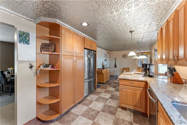 8009 Thyme Circle, Clay, NY 13090