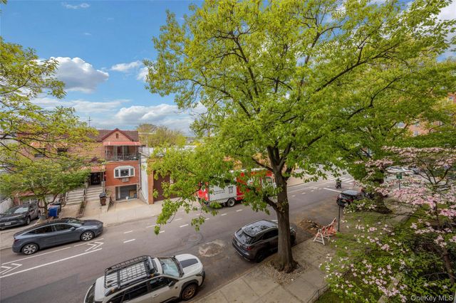 34-43 60th Street 2F, Woodside, NY 11377