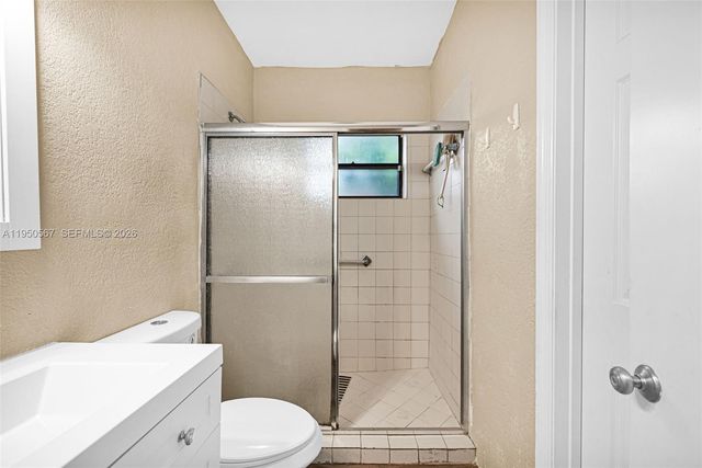 545 NW 77th St, Miami, FL 33150