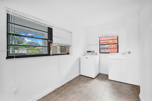 545 NW 77th St, Miami, FL 33150