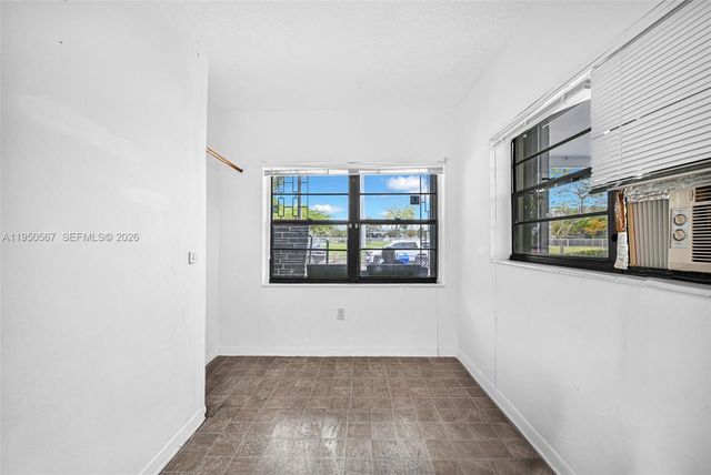 545 NW 77th St, Miami, FL 33150