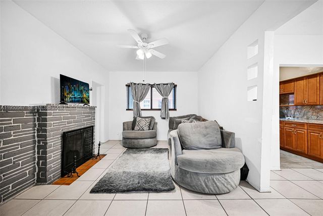 545 NW 77th St, Miami, FL 33150