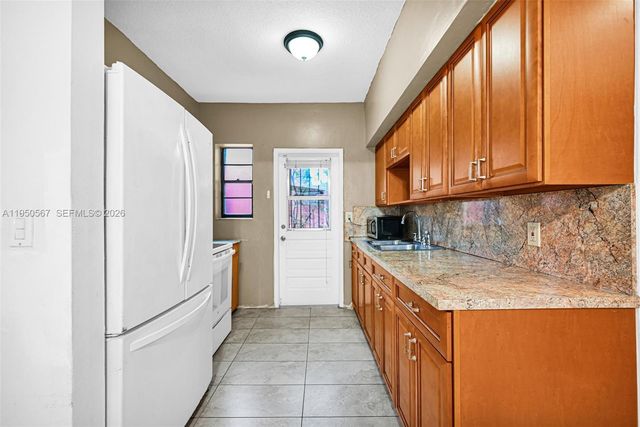 545 NW 77th St, Miami, FL 33150