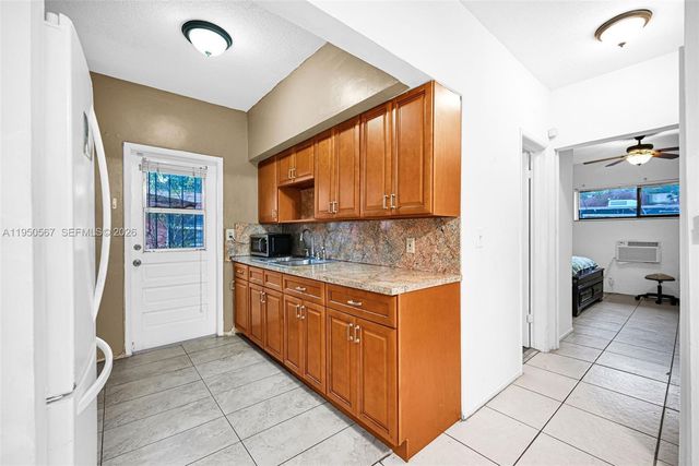 545 NW 77th St, Miami, FL 33150