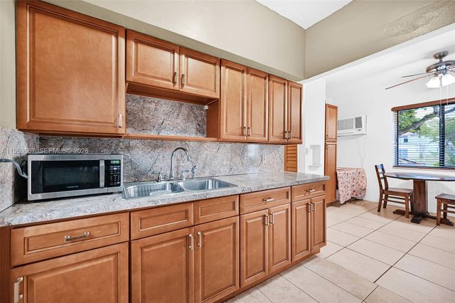 545 NW 77th St, Miami, FL 33150