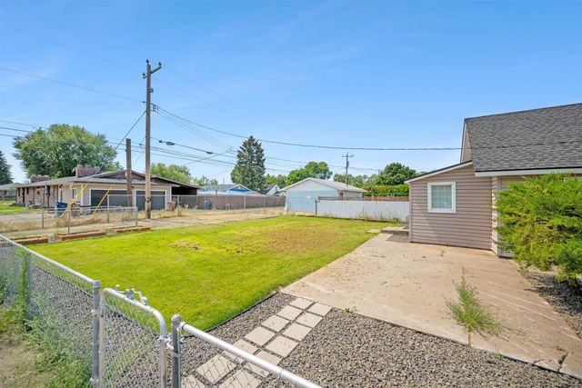 1742 E Sanson Ave, Spokane, WA 99207