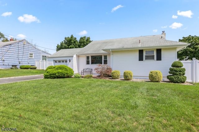 13 Briarwood Dr, Franklin Twp., NJ 08873