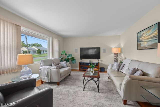 13 Briarwood Dr, Franklin Twp., NJ 08873