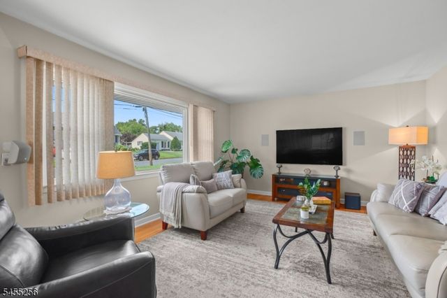 13 Briarwood Dr, Franklin Twp., NJ 08873