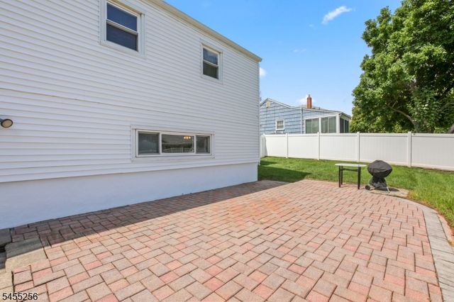 13 Briarwood Dr, Franklin Twp., NJ 08873
