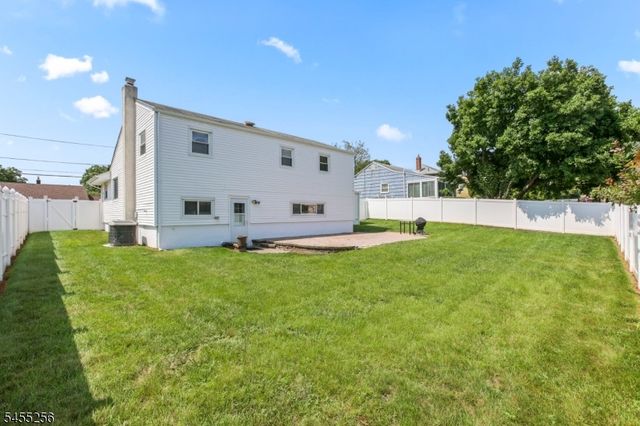 13 Briarwood Dr, Franklin Twp., NJ 08873