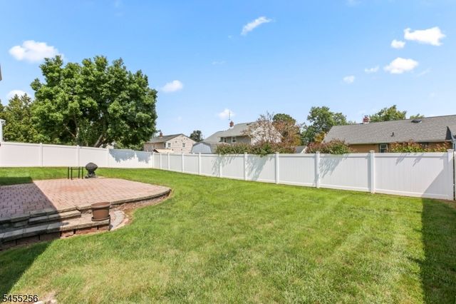13 Briarwood Dr, Franklin Twp., NJ 08873