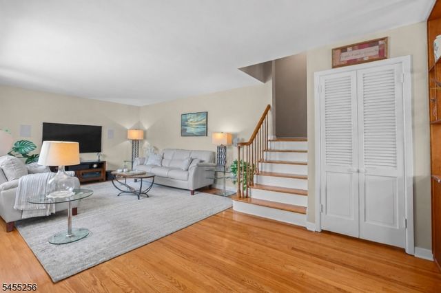13 Briarwood Dr, Franklin Twp., NJ 08873