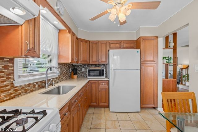 13 Briarwood Dr, Franklin Twp., NJ 08873