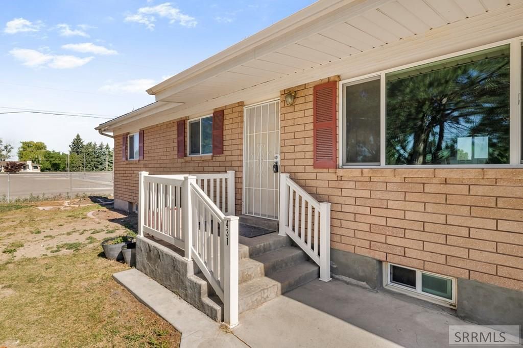 Image 5 of property listing at 431 W Center Street, Shelley, ID 83274
