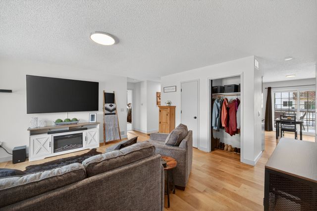 1352 Hunter Drive, Norwalk, IA 50211