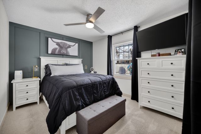 1352 Hunter Drive, Norwalk, IA 50211