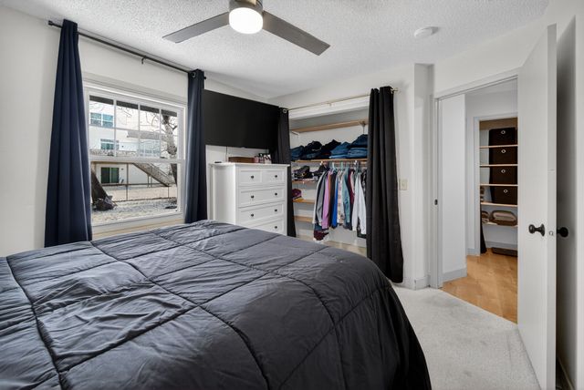 1352 Hunter Drive, Norwalk, IA 50211