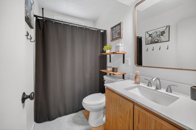 1352 Hunter Drive, Norwalk, IA 50211