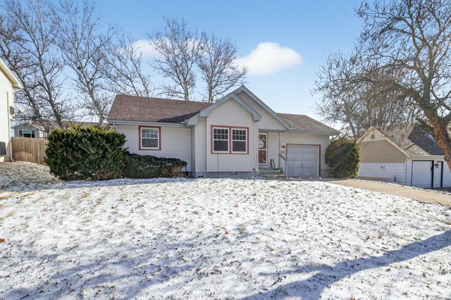 1352 Hunter Drive, Norwalk, IA 50211