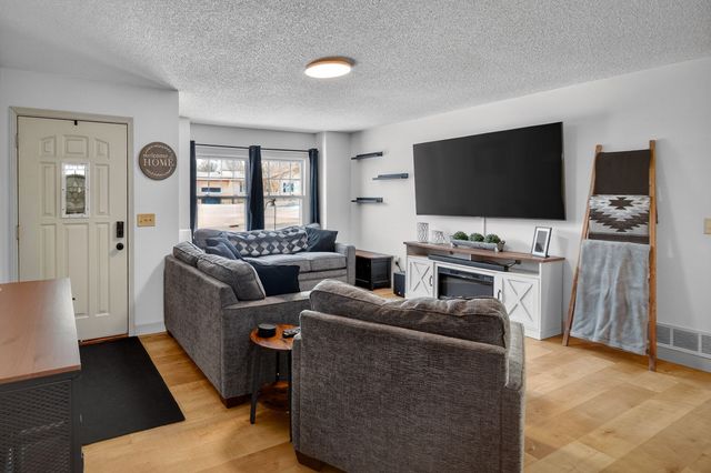 1352 Hunter Drive, Norwalk, IA 50211