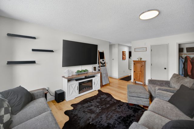 1352 Hunter Drive, Norwalk, IA 50211