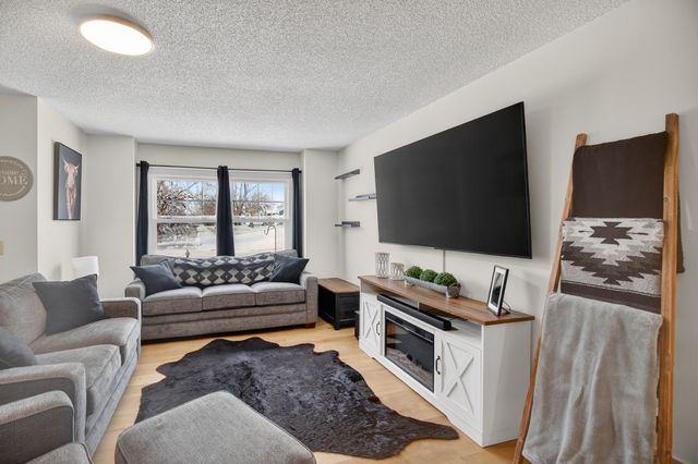 1352 Hunter Drive, Norwalk, IA 50211