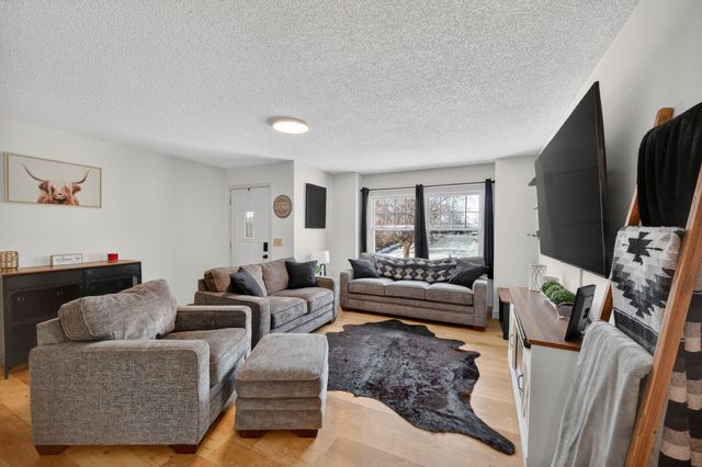 1352 Hunter Drive, Norwalk, IA 50211