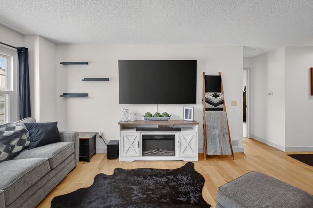 1352 Hunter Drive, Norwalk, IA 50211