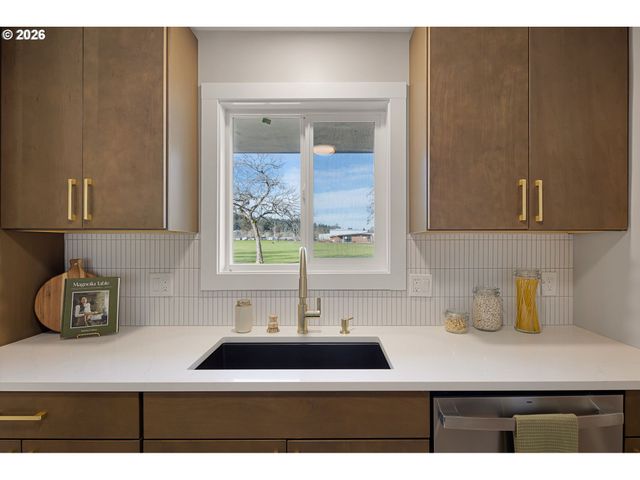 2255 POLK St, Eugene, OR 97405