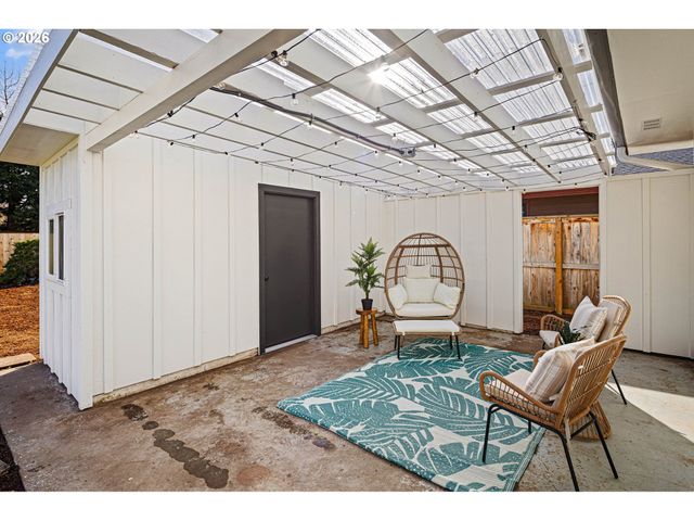 2255 POLK St, Eugene, OR 97405