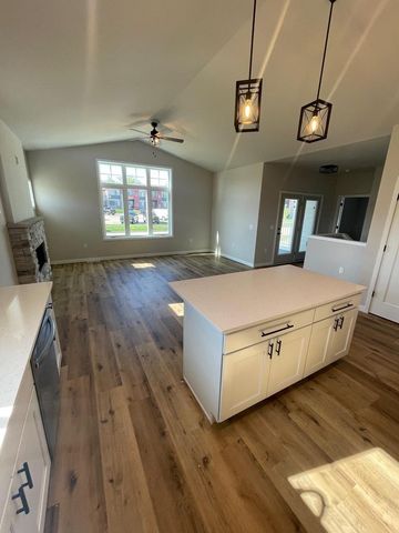 827 Vineyard Drive, Cambridge, WI 53523