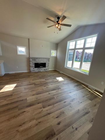 827 Vineyard Drive, Cambridge, WI 53523