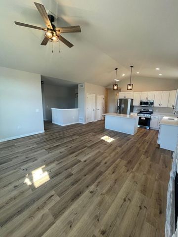 827 Vineyard Drive, Cambridge, WI 53523