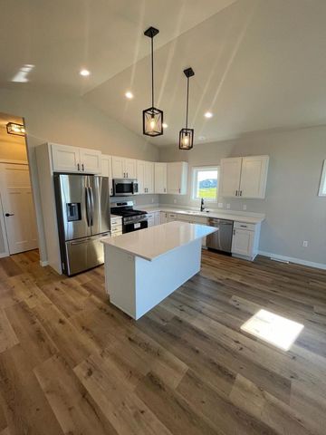 827 Vineyard Drive, Cambridge, WI 53523
