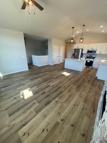 827 Vineyard Drive, Cambridge, WI 53523