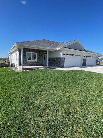 827 Vineyard Drive, Cambridge, WI 53523