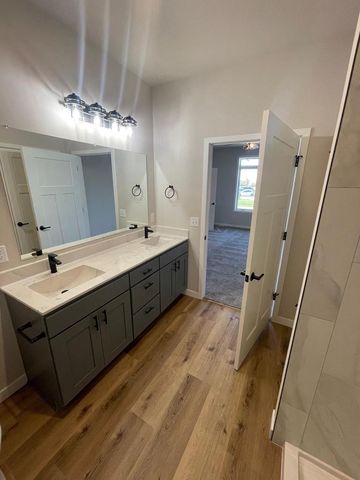 827 Vineyard Drive, Cambridge, WI 53523