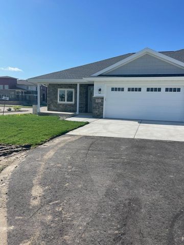 827 Vineyard Drive, Cambridge, WI 53523