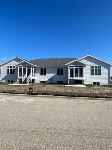 827 Vineyard Drive, Cambridge, WI 53523