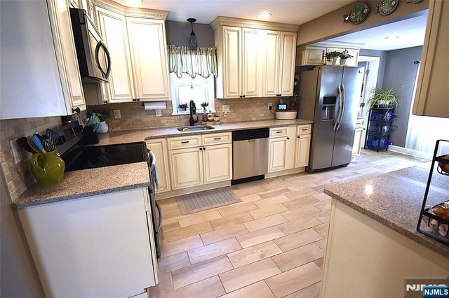 33 Alabama Avenue, Jefferson Township, NJ 07849